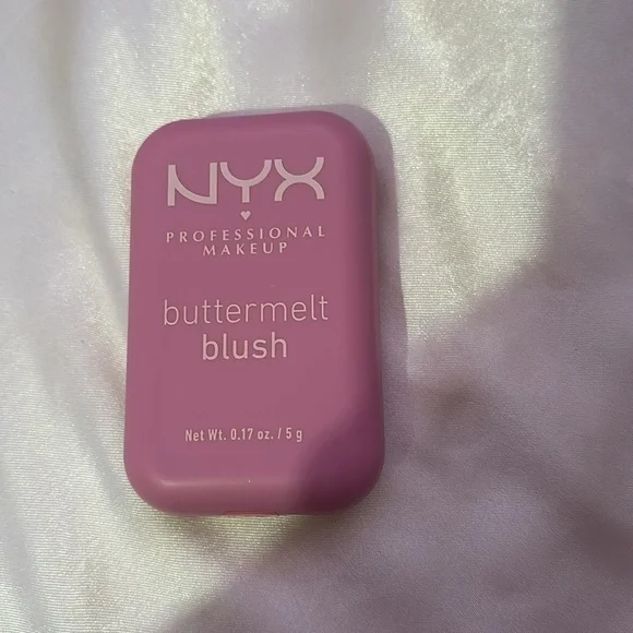 4 NYX products brand new!! - Picture 5 of 6